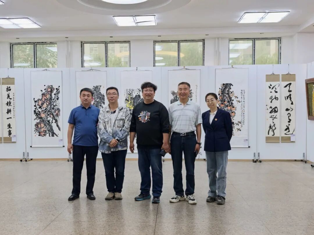 文化薪火，共话初心——知名主持人高源来校参观交流侧记